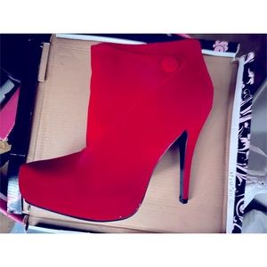 Never worn size 7 heels